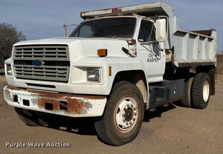 image for item ET4119 1992 Ford F700 dump truck