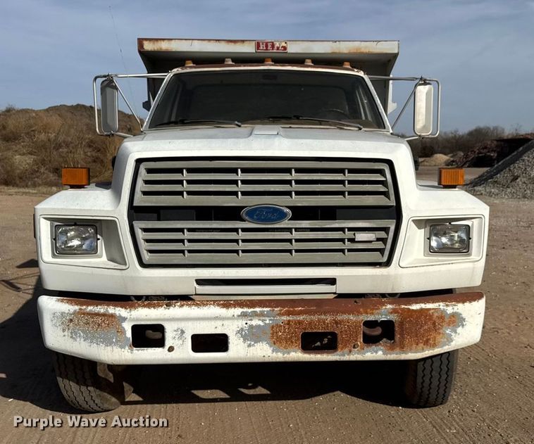 image for item ET4119 1992 Ford F700 dump truck