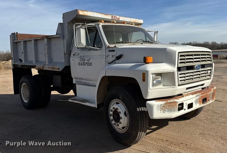 image for item ET4119 1992 Ford F700 dump truck
