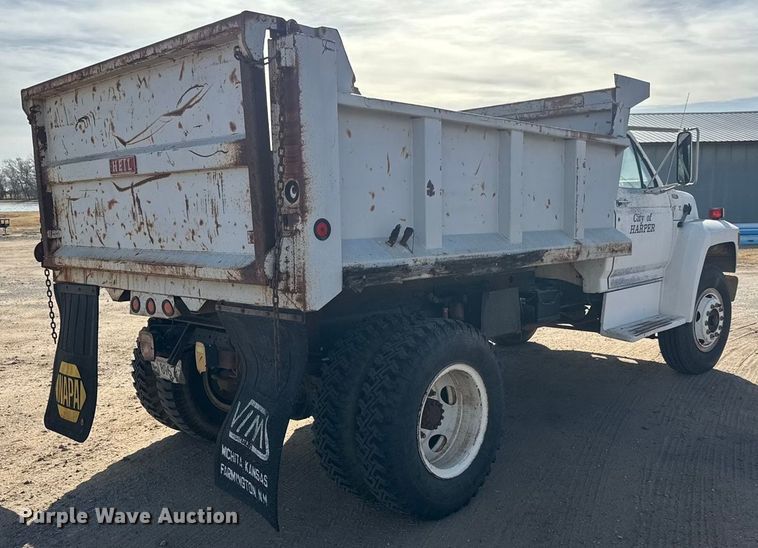 image for item ET4119 1992 Ford F700 dump truck