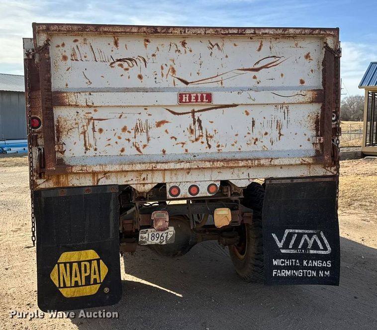 image for item ET4119 1992 Ford F700 dump truck