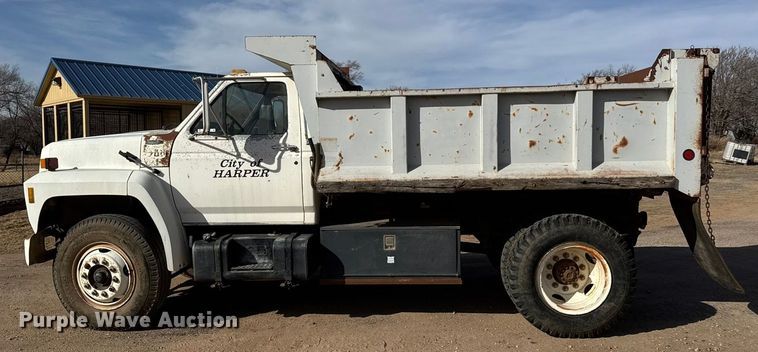 image for item ET4119 1992 Ford F700 dump truck