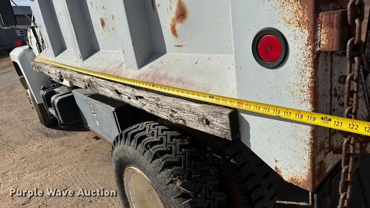 image for item ET4119 1992 Ford F700 dump truck
