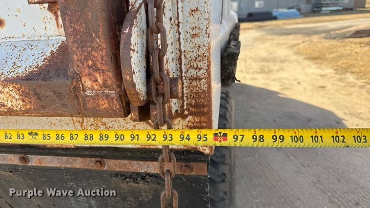 image for item ET4119 1992 Ford F700 dump truck