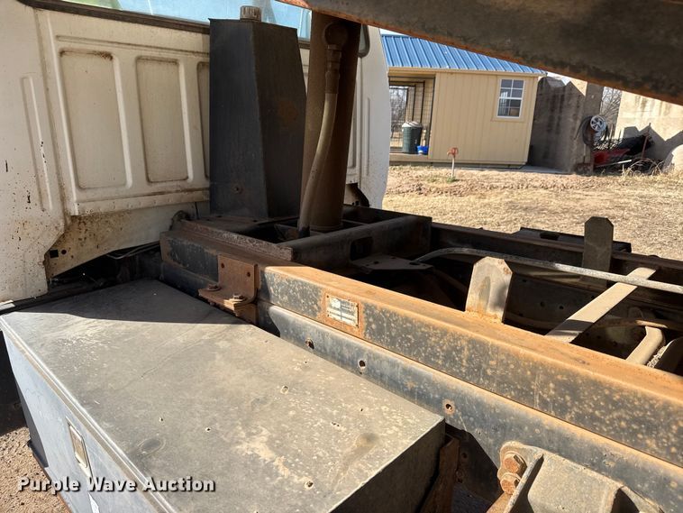 image for item ET4119 1992 Ford F700 dump truck