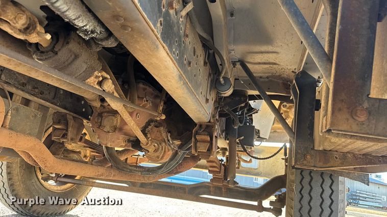 image for item ET4119 1992 Ford F700 dump truck