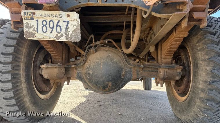 image for item ET4119 1992 Ford F700 dump truck