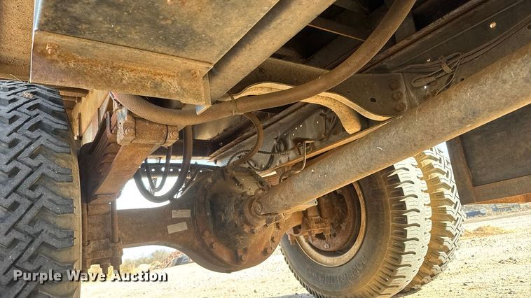 image for item ET4119 1992 Ford F700 dump truck