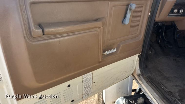 image for item ET4119 1992 Ford F700 dump truck