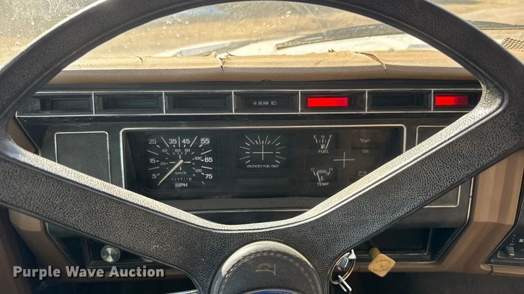 image for item ET4119 1992 Ford F700 dump truck