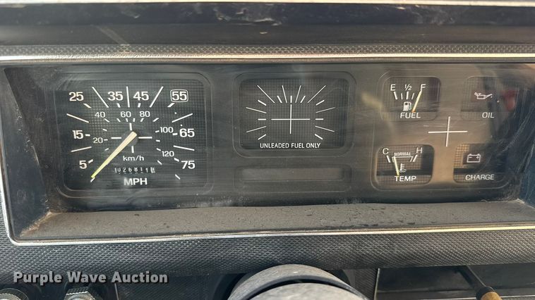 image for item ET4119 1992 Ford F700 dump truck