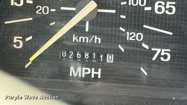 image for item ET4119 1992 Ford F700 dump truck