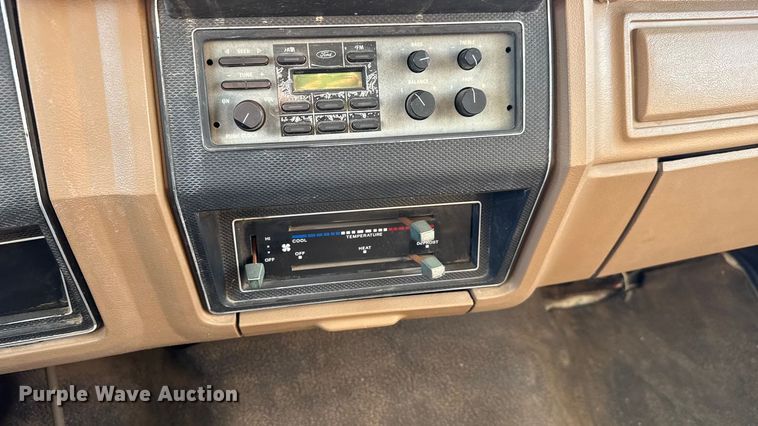 image for item ET4119 1992 Ford F700 dump truck