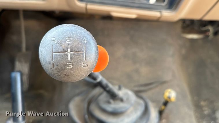 image for item ET4119 1992 Ford F700 dump truck