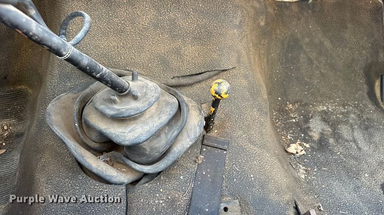 image for item ET4119 1992 Ford F700 dump truck