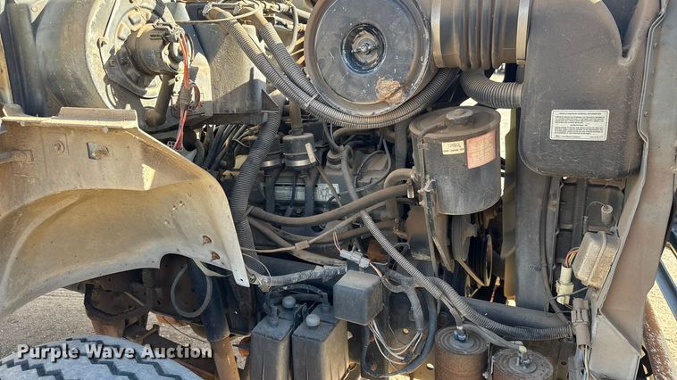 image for item ET4119 1992 Ford F700 dump truck