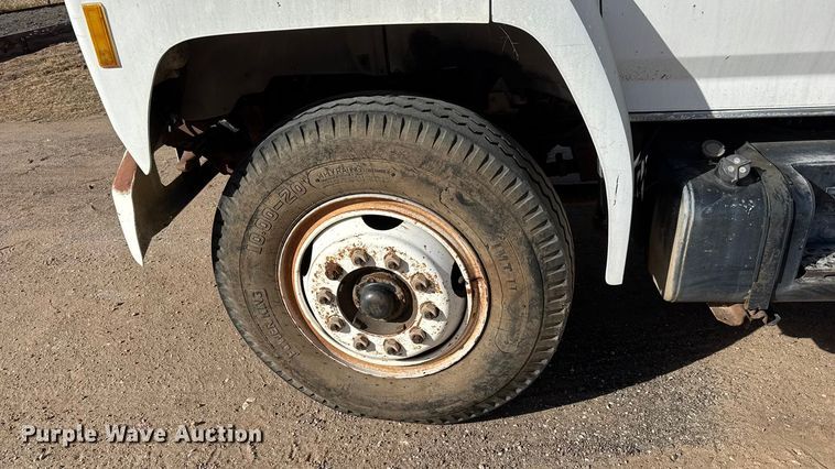 image for item ET4119 1992 Ford F700 dump truck