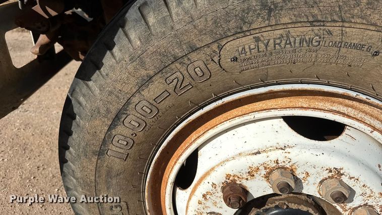 image for item ET4119 1992 Ford F700 dump truck