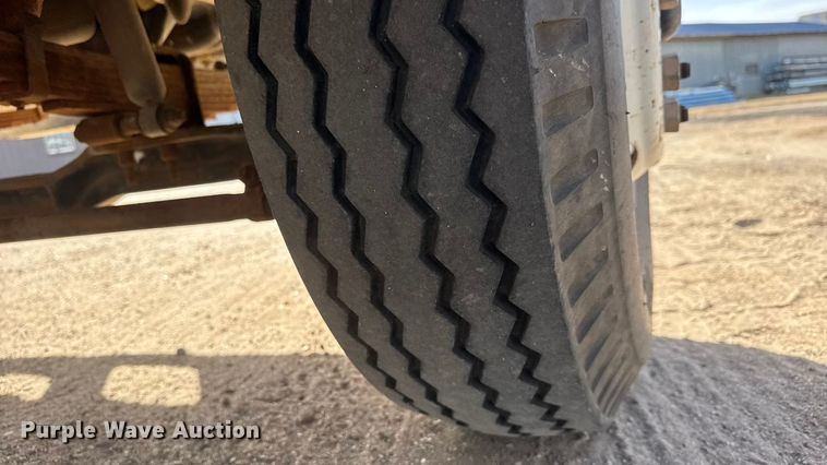 image for item ET4119 1992 Ford F700 dump truck