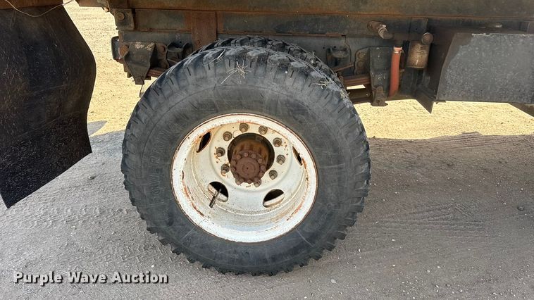 image for item ET4119 1992 Ford F700 dump truck