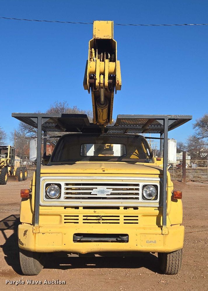 image for item ET5380 1976 GMC 6500 bucket truck