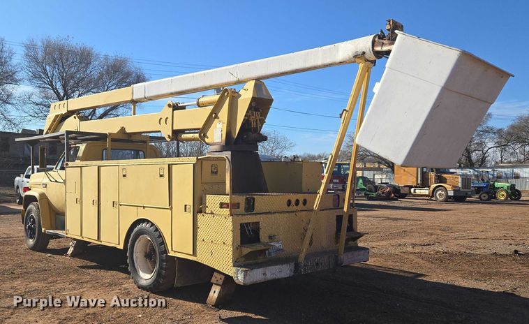 image for item ET5380 1976 GMC 6500 bucket truck