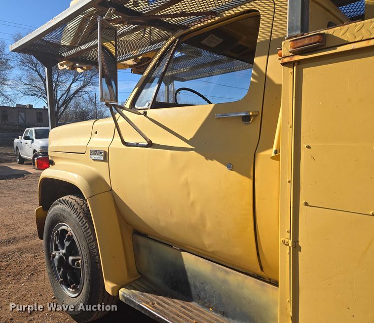 image for item ET5380 1976 GMC 6500 bucket truck