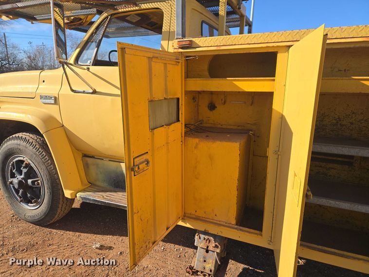 image for item ET5380 1976 GMC 6500 bucket truck