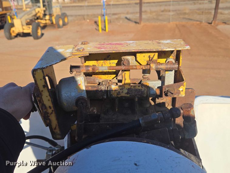 image for item ET5380 1976 GMC 6500 bucket truck