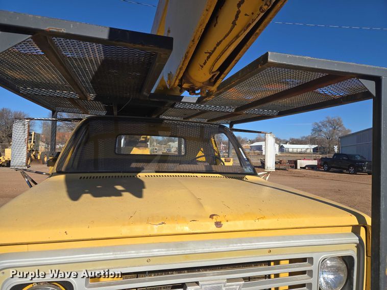 image for item ET5380 1976 GMC 6500 bucket truck