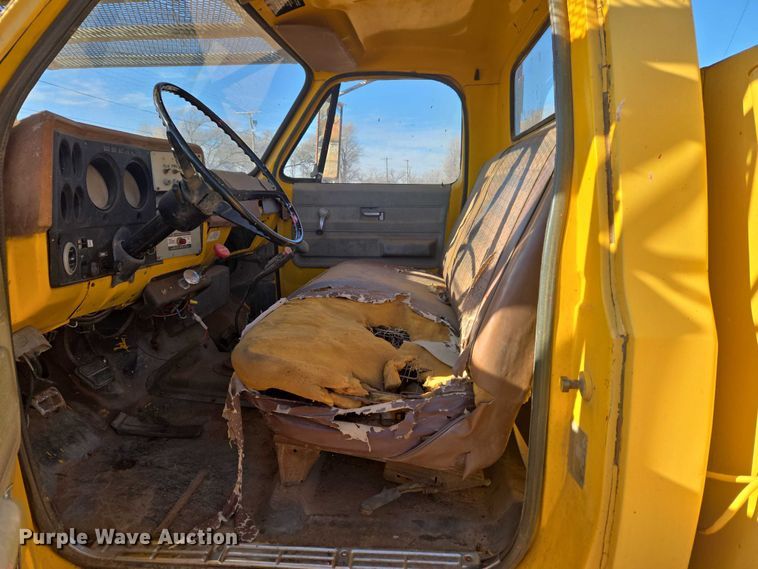 image for item ET5380 1976 GMC 6500 bucket truck