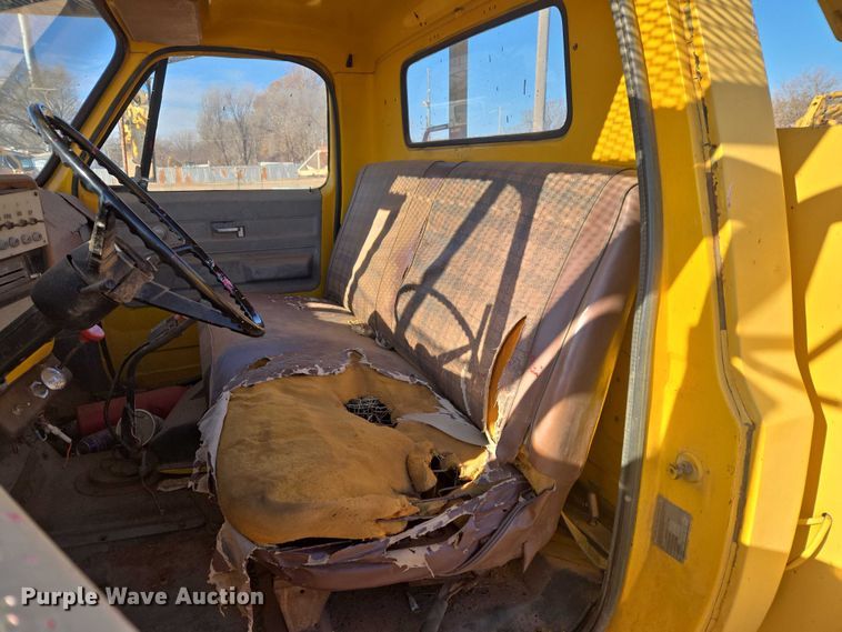 image for item ET5380 1976 GMC 6500 bucket truck