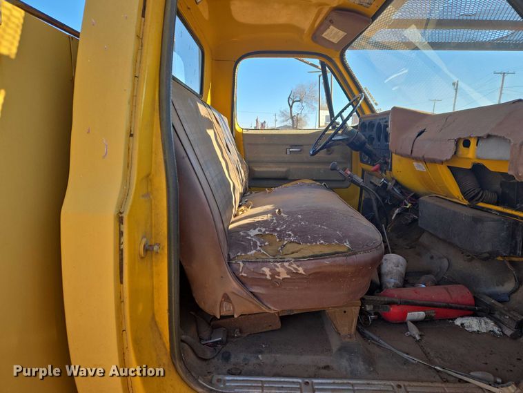 image for item ET5380 1976 GMC 6500 bucket truck