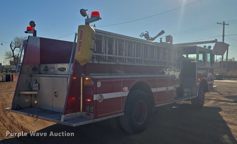 image for item ET5381 1986 Pierce pumper fire truck