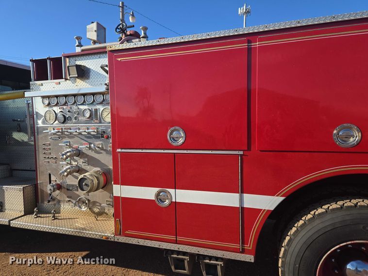 image for item ET5381 1986 Pierce pumper fire truck