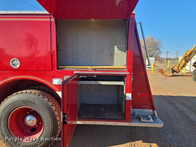 image for item ET5381 1986 Pierce pumper fire truck