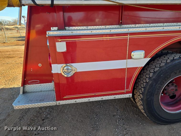 image for item ET5381 1986 Pierce pumper fire truck