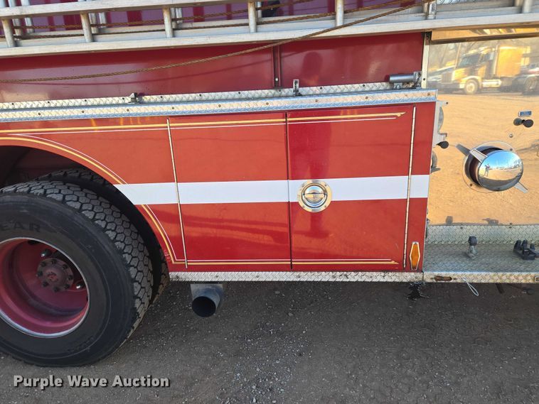 image for item ET5381 1986 Pierce pumper fire truck