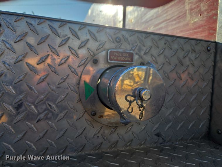 image for item ET5381 1986 Pierce pumper fire truck