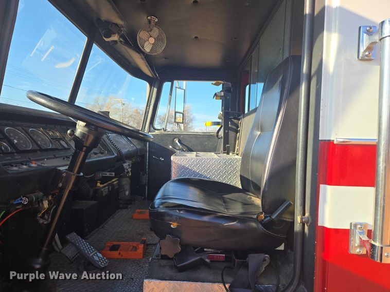 image for item ET5381 1986 Pierce pumper fire truck