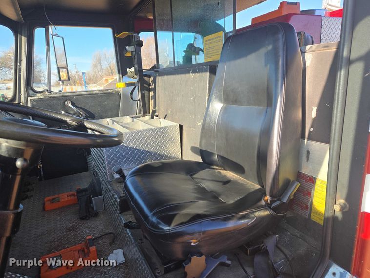 image for item ET5381 1986 Pierce pumper fire truck