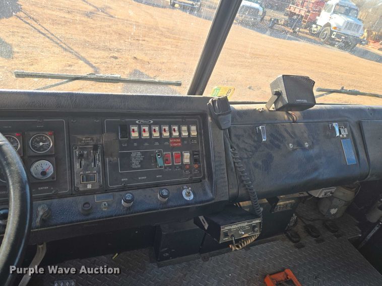 image for item ET5381 1986 Pierce pumper fire truck