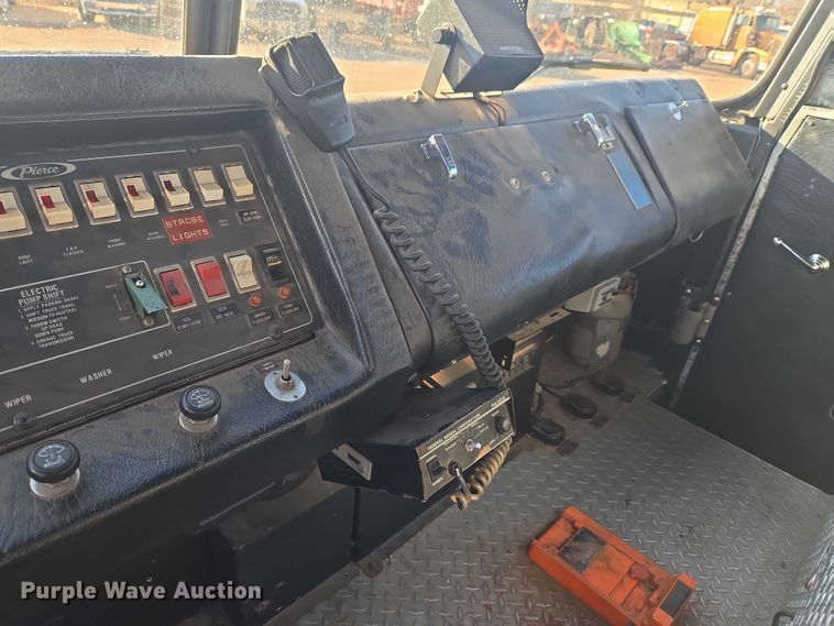 image for item ET5381 1986 Pierce pumper fire truck