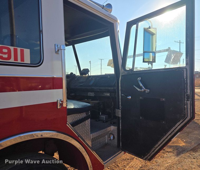 image for item ET5381 1986 Pierce pumper fire truck