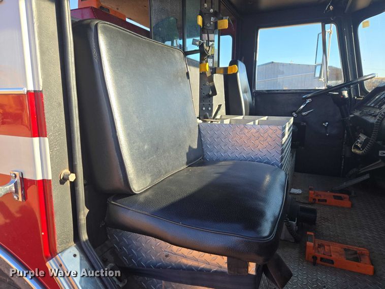 image for item ET5381 1986 Pierce pumper fire truck