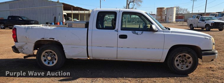 image for item ET5382 2005 Chevrolet Silverado 1500 Ext. Cab pickup truck