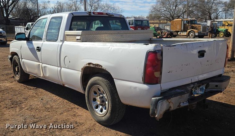 image for item ET5382 2005 Chevrolet Silverado 1500 Ext. Cab pickup truck