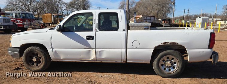 image for item ET5382 2005 Chevrolet Silverado 1500 Ext. Cab pickup truck