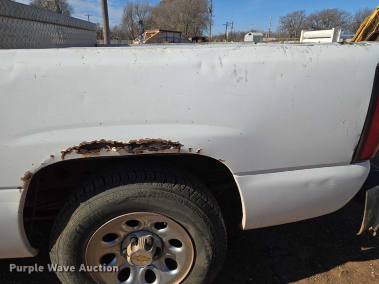 image for item ET5382 2005 Chevrolet Silverado 1500 Ext. Cab pickup truck