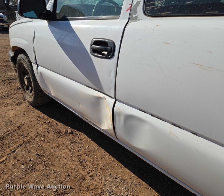 image for item ET5382 2005 Chevrolet Silverado 1500 Ext. Cab pickup truck